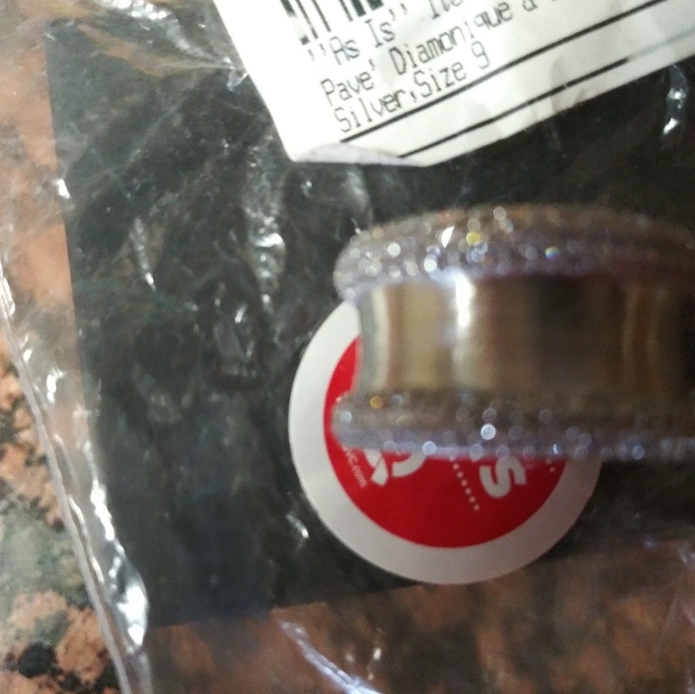 Ring - Picture 3 of 4